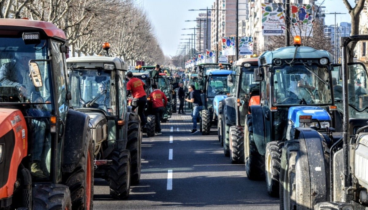 Centenars de tractors omplen els carrers de Lleida