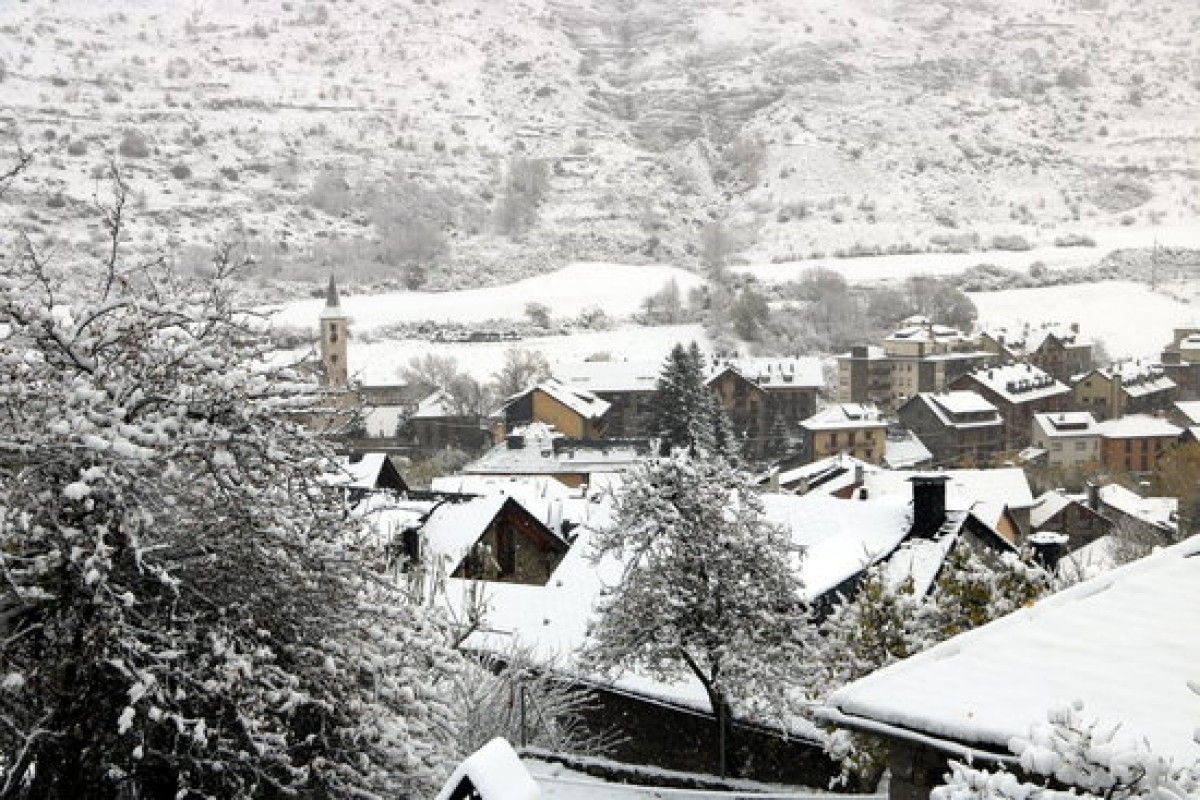 El poble d'Espot, al Pallars Sobirà, nevat