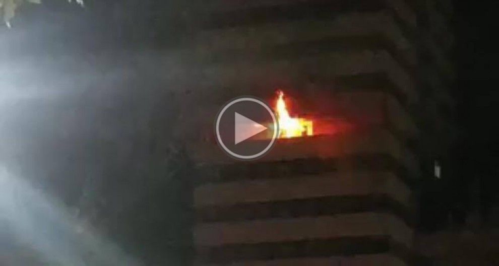 Imatge de l'incendi del pis de Passeig de Ronda