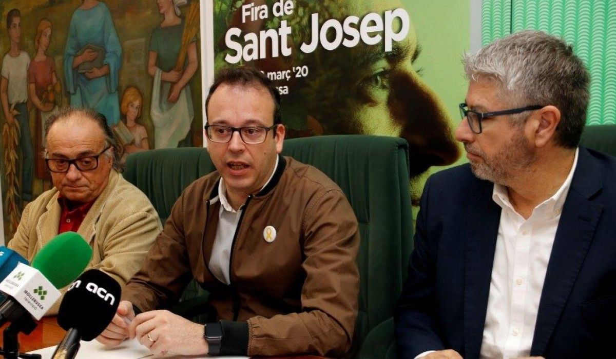 Marc Solsona amb els representants d'APRICMA i la FEMEL