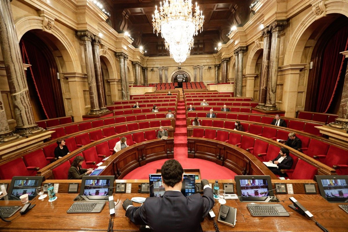 El Parlament de Catalunya, semi-buit