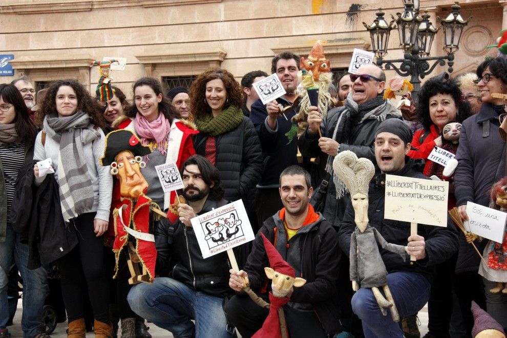 Imatge de la concentració davant la subdelegació del govern espanyol