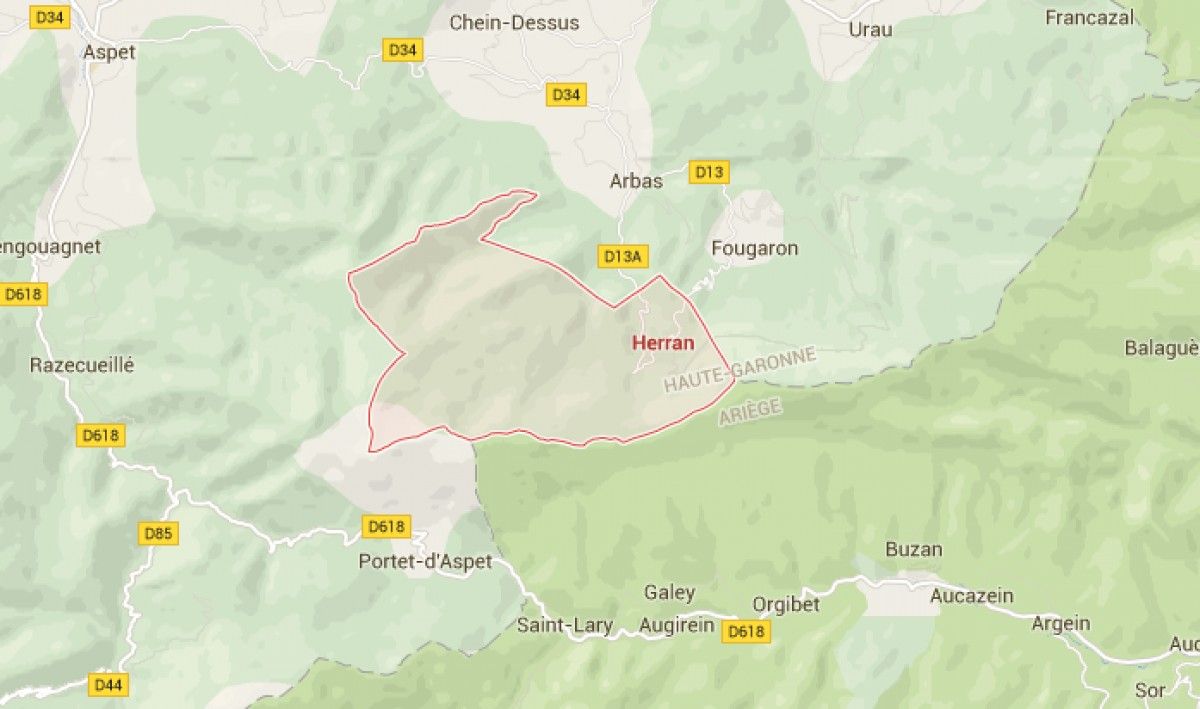 La cova està situada a Herran, a l'Alta Garona
