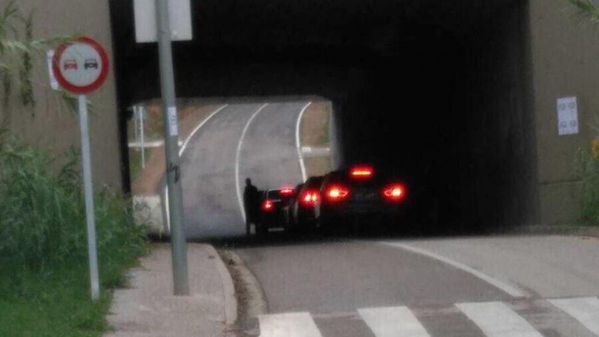 Carles Puigdemont, canviant de cotxe en un túnel per esquivar la policia, l'1-O