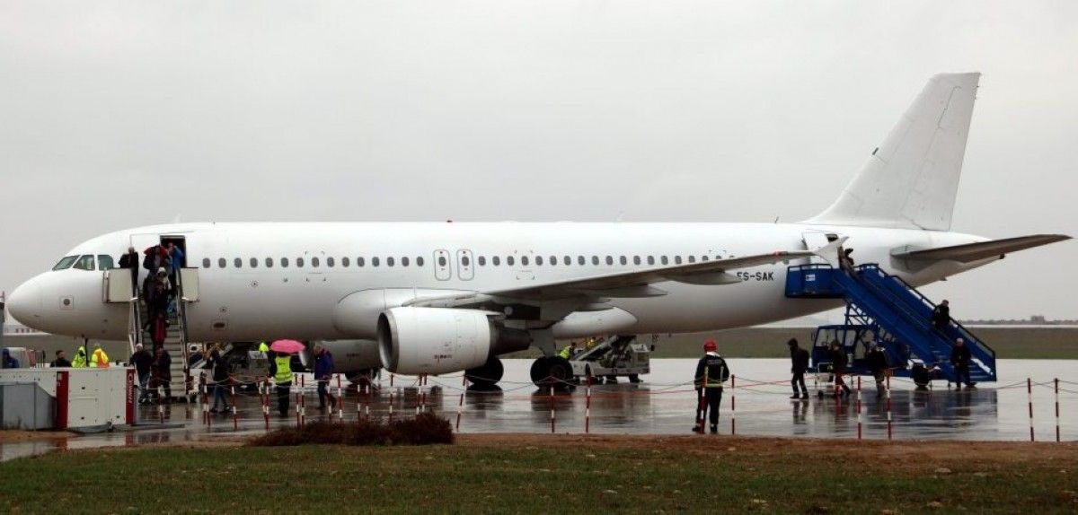 Imatge de l'avió amb els turistes suecs