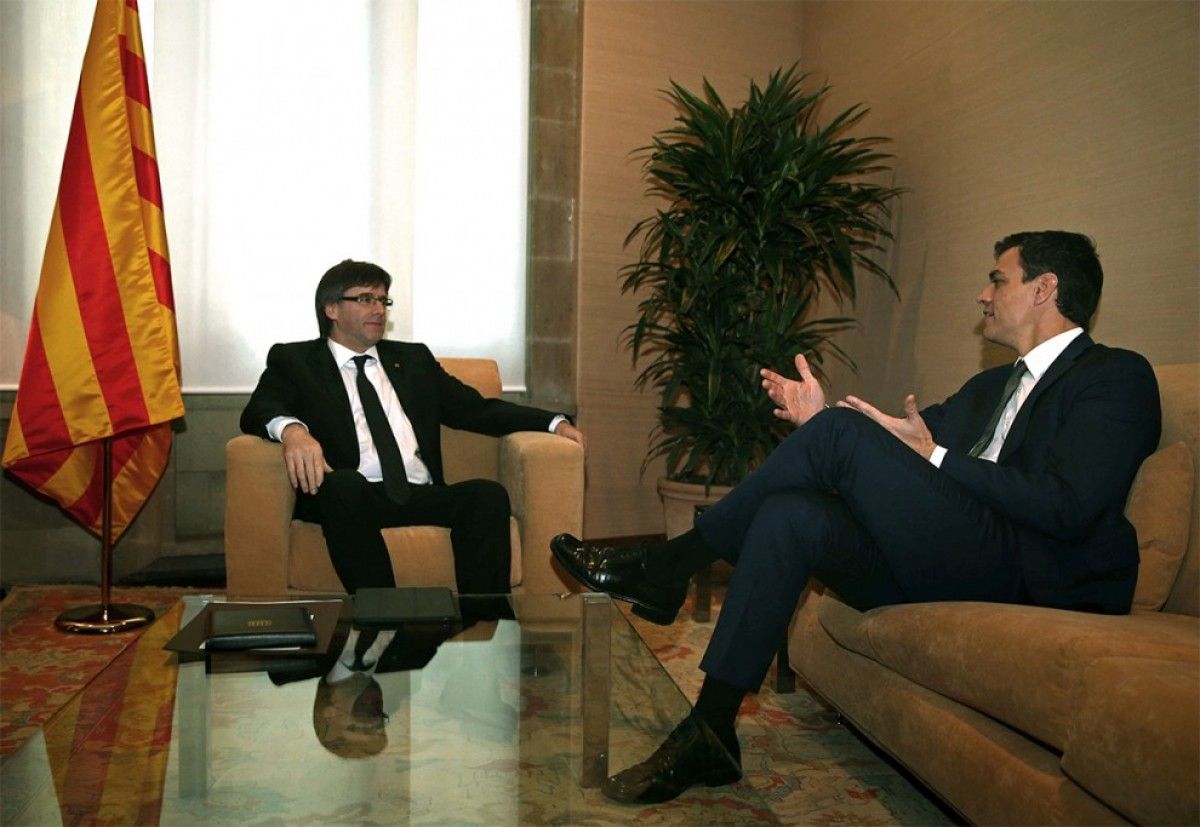 Carles Puigdemont i Pedro Sánchez, en una imatge d'arxiu