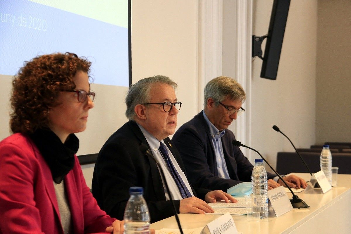 La presidenta del COIB, Paola Galbany; el president del COMB, Jaume Padrós, i el president de la SCGS, Pere Vallribera