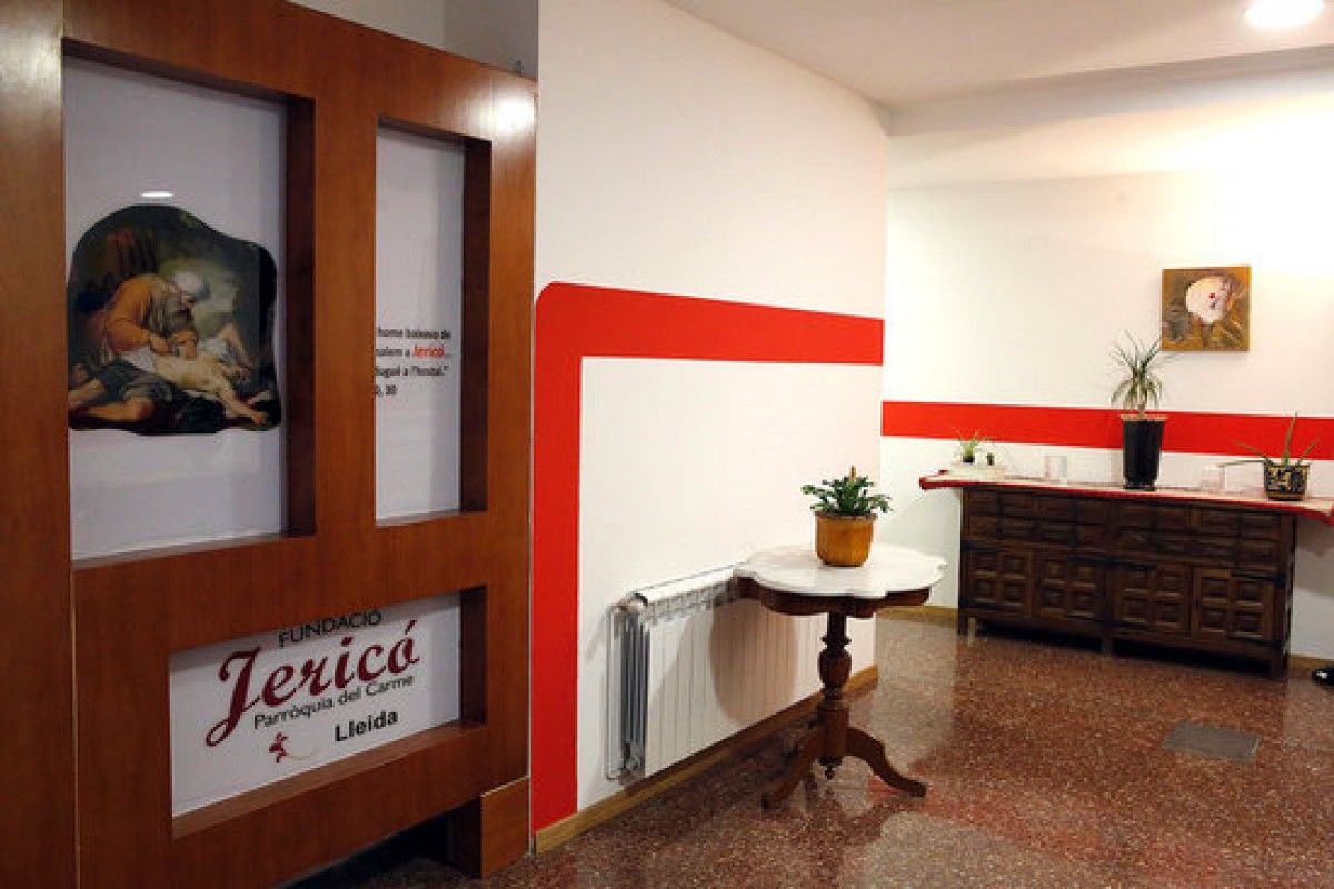 L'entrada de les dependències de l'alberg que gestiona la Fundació Jericó a Lleida