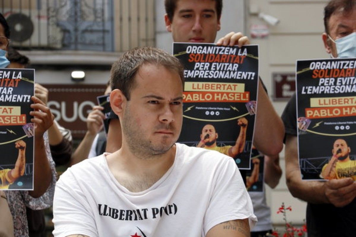 El raper lleidatà Pablo Rivadulla, conegut artísticament com a Pablo Hasel, durant una roda de premsa a Lleida