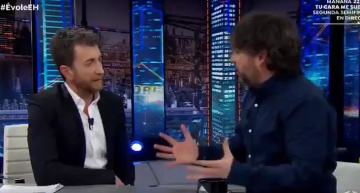 Jordi Évole critica el govern espanyol en una entrevista amb Pablo Motos.
