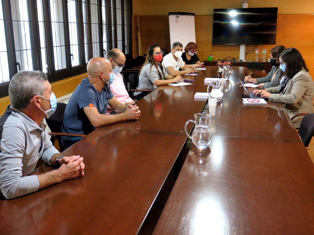 Un moment de la reunió entre el govern municipal de la Paeria i el Comitè d'Empresa d'Eysa