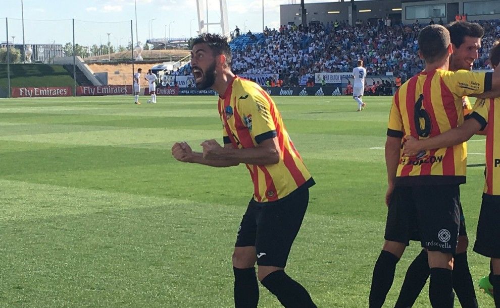 Molo, celebrant el primer gol del Lleida