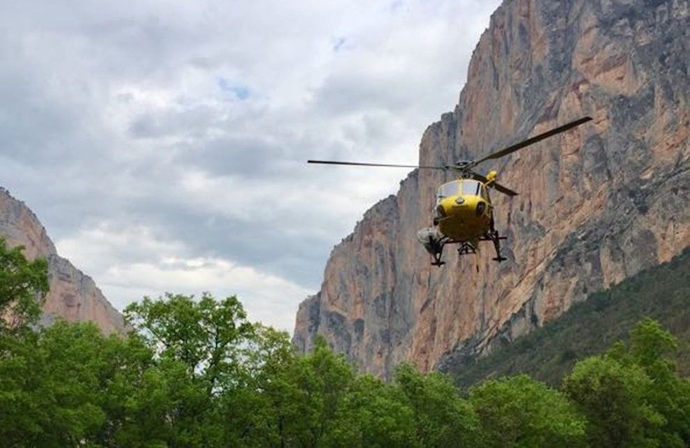 Imatge de l’helicòpter que dissabte va efectuar el rescat