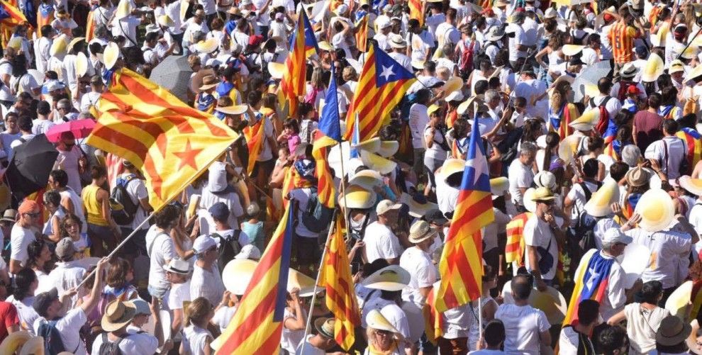 Milers de persones han omplert els marges del Segre a Lleida