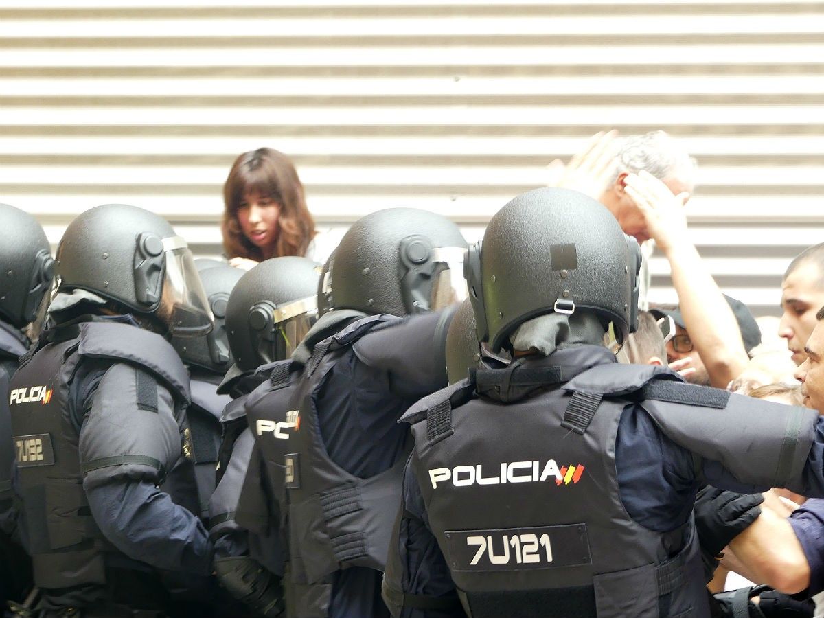 La policia espanyola  durant l'1-O 