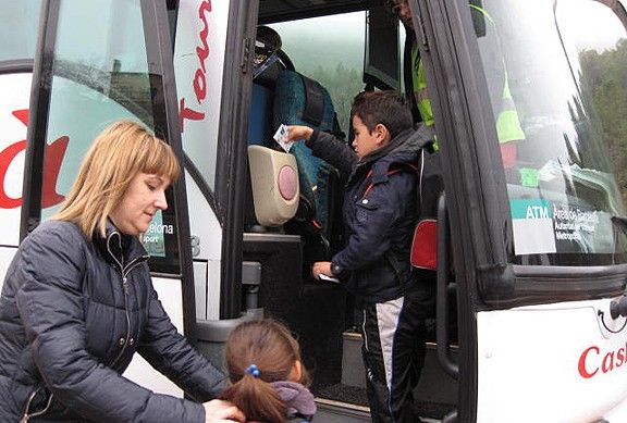 El transport escolar aprofitant les línies d’autobusos regulars ha suposat estalvis de fins al 80%.