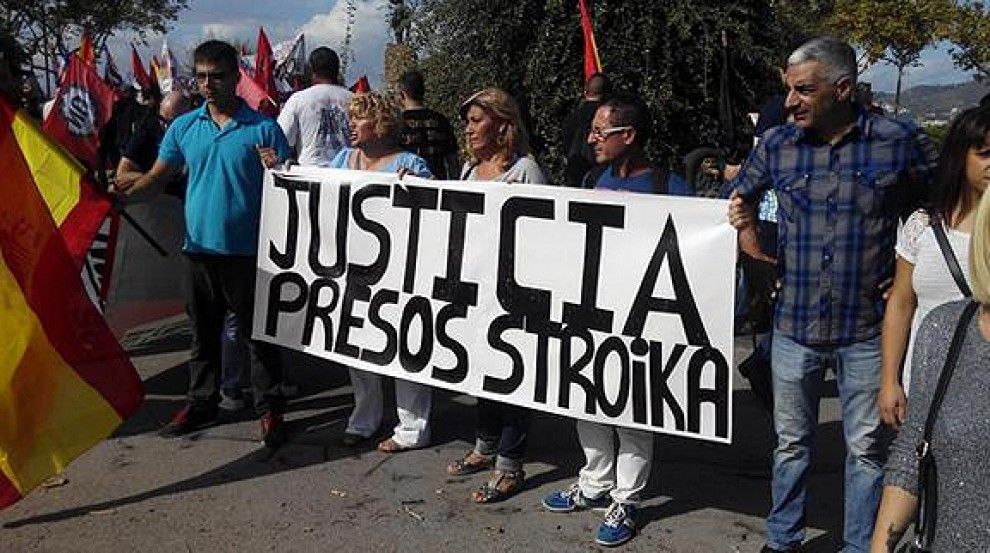 Familiars i amics dels nazis condemnats pel cas Stroika, a Montjuïc.
