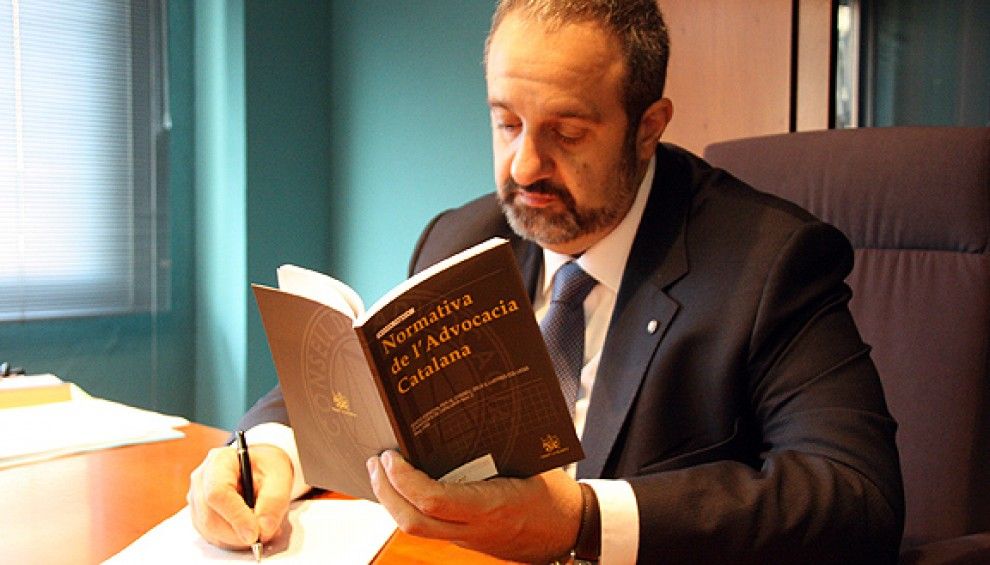 El nou president del Consell de l'Advocacia Catalana, Abel Pié, treballant a un despatx del Col·legi d'Advocats de Manresa.