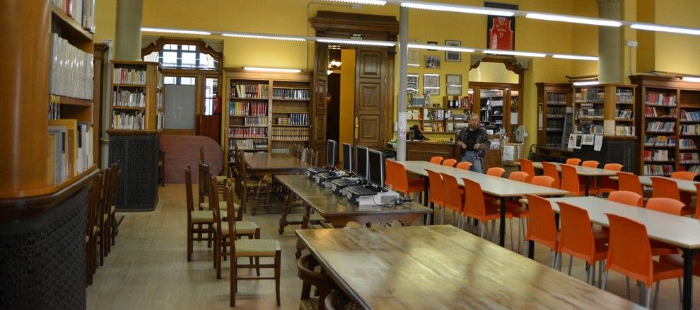 Biblioteca de l'Institut Lluís de Peguera.