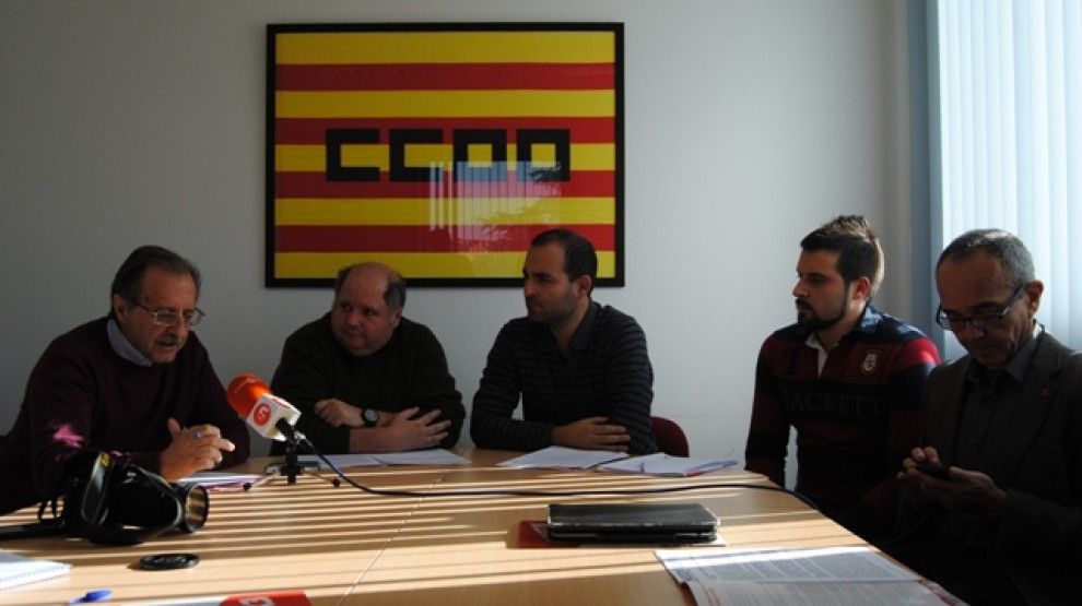 D'esquerra a dreta: Espinosa, Fages, Besa, Ardanaz i Coscubiela durant la reunió.