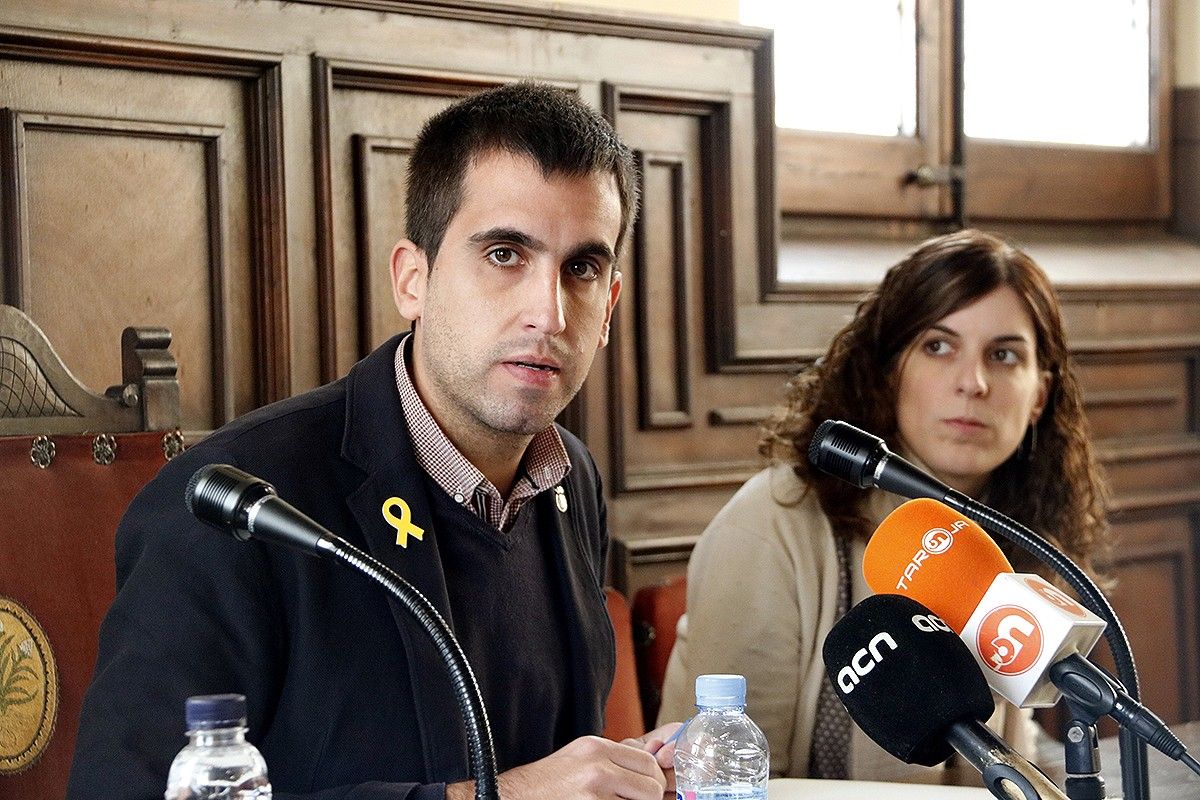 Ferran Estruch, durant la roda de premsa per explicar el posicionament de l'Ajuntament en l'afer ERCROS