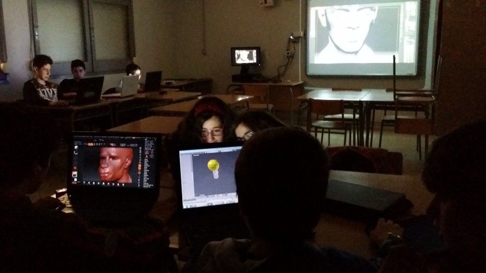 Alumnes del SI Cardener en un taller digital de 3D.