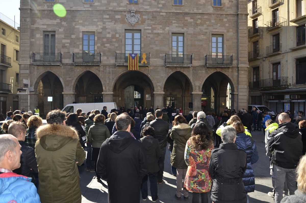 Concentració davant l'Ajuntament de Manresa pels presos polítics