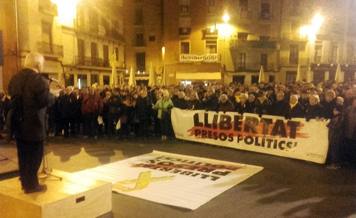 Concentració davant l'Ajuntament de Manresa