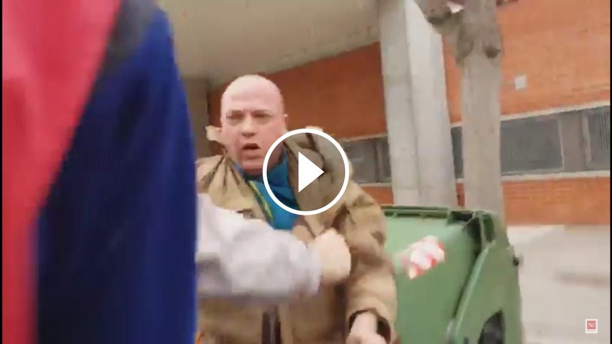 VÍDEO Un dels ultres mentre era frenat després d'agredir a dos activistes de la CUP
