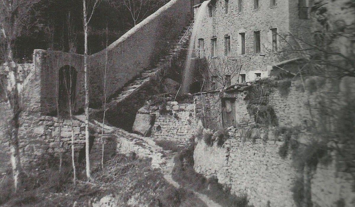 Part del camí de la Creu del Tort en una foto històrica.