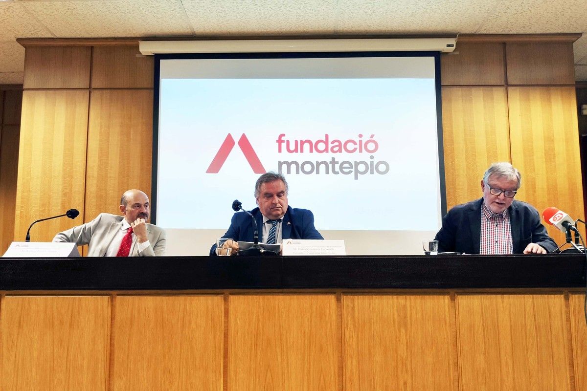 Antoni Daura, Llorenç Juanola i Jordi Ludevid durant la presentació de la Fundació Montepio