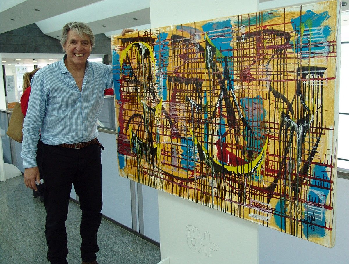 Eduardo Mario Navarro en la seva exposició a Sant Joan de Déu