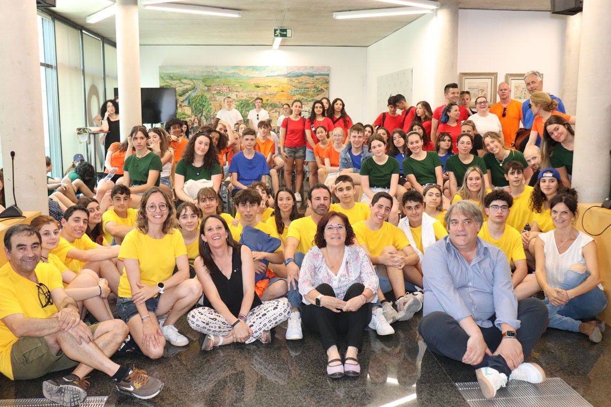 Els alumnes a l'Ajuntament de Sant Fruitós