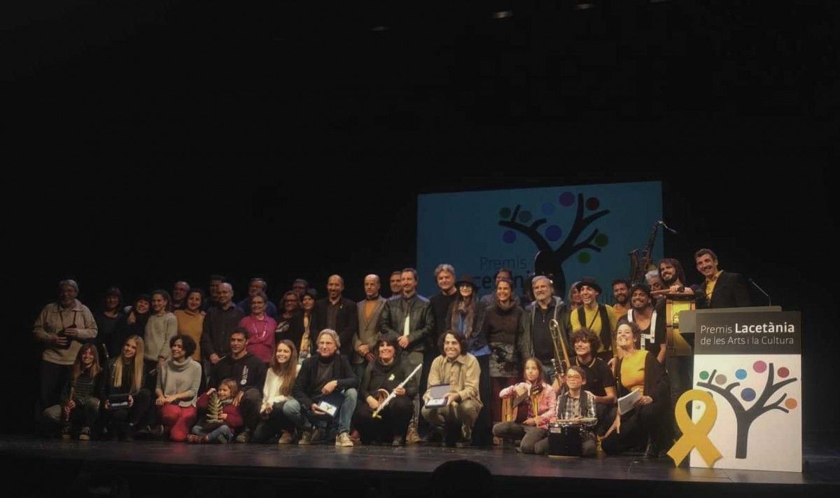 Foto de família dels guardonats en el marc dels Premis Lacetània de les Arts i la Cultura 2020