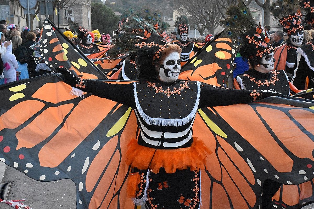 El carnaval ha omplert els carrers de Sallent de festa