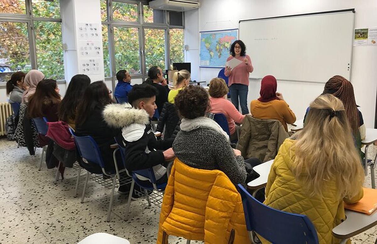 Classe presencial d'un curs de català al CNL Montserrat de Manresa