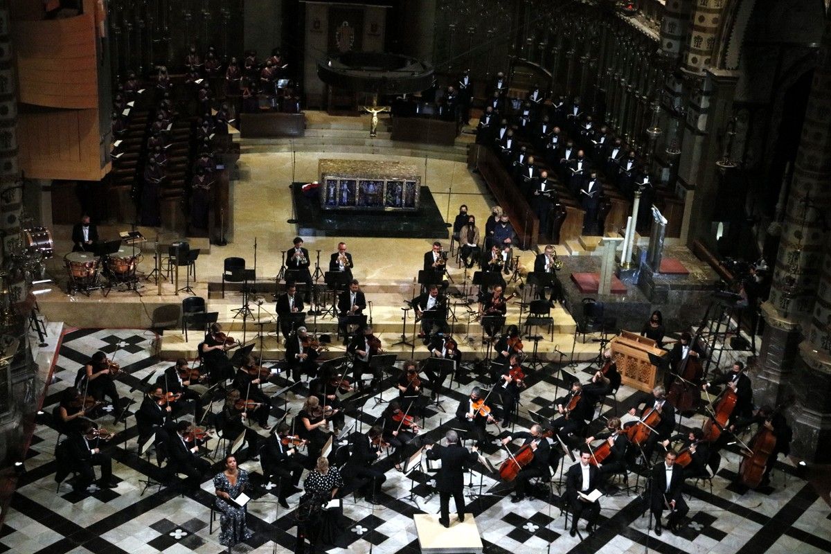 L'Orquestra Simfònica i el Cor del Gran Teatre del Liceu durant el concert a Montserrat