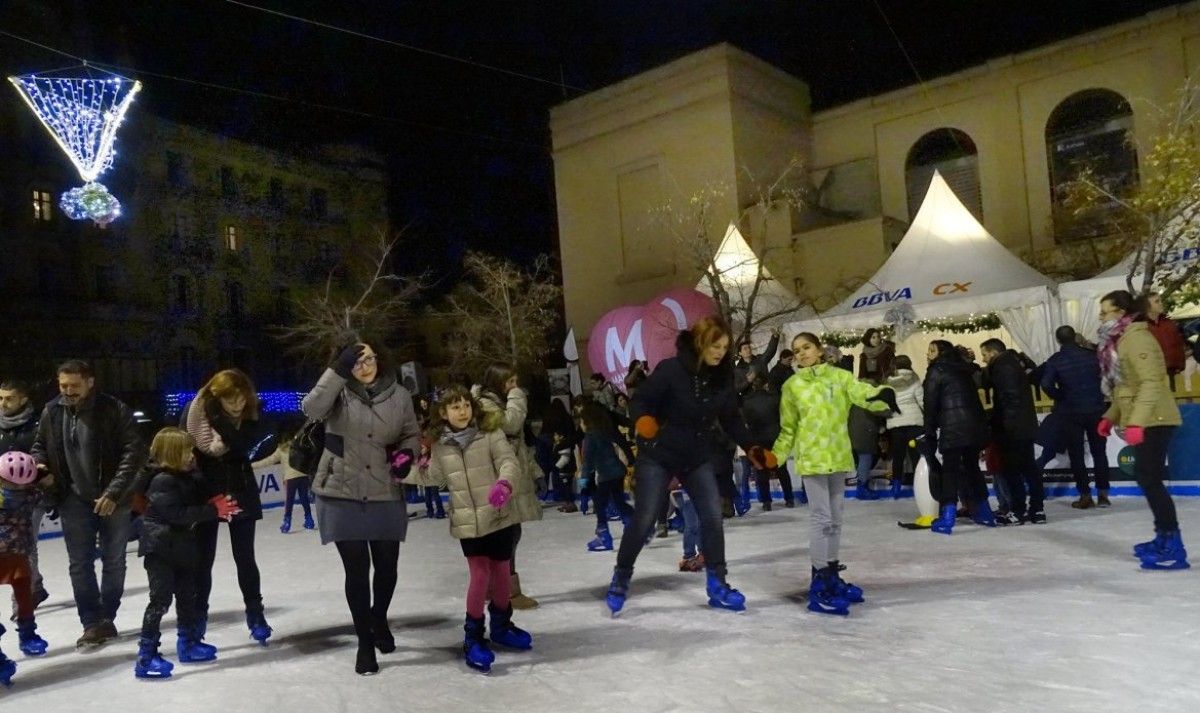 Pista de gel a la plaça de Sant Domènec, aquestes passades festes