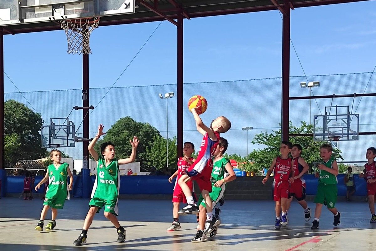 La trobada d'escoles de bàsquet s'ha fet a l'escola Paidos de Sant Fruitós