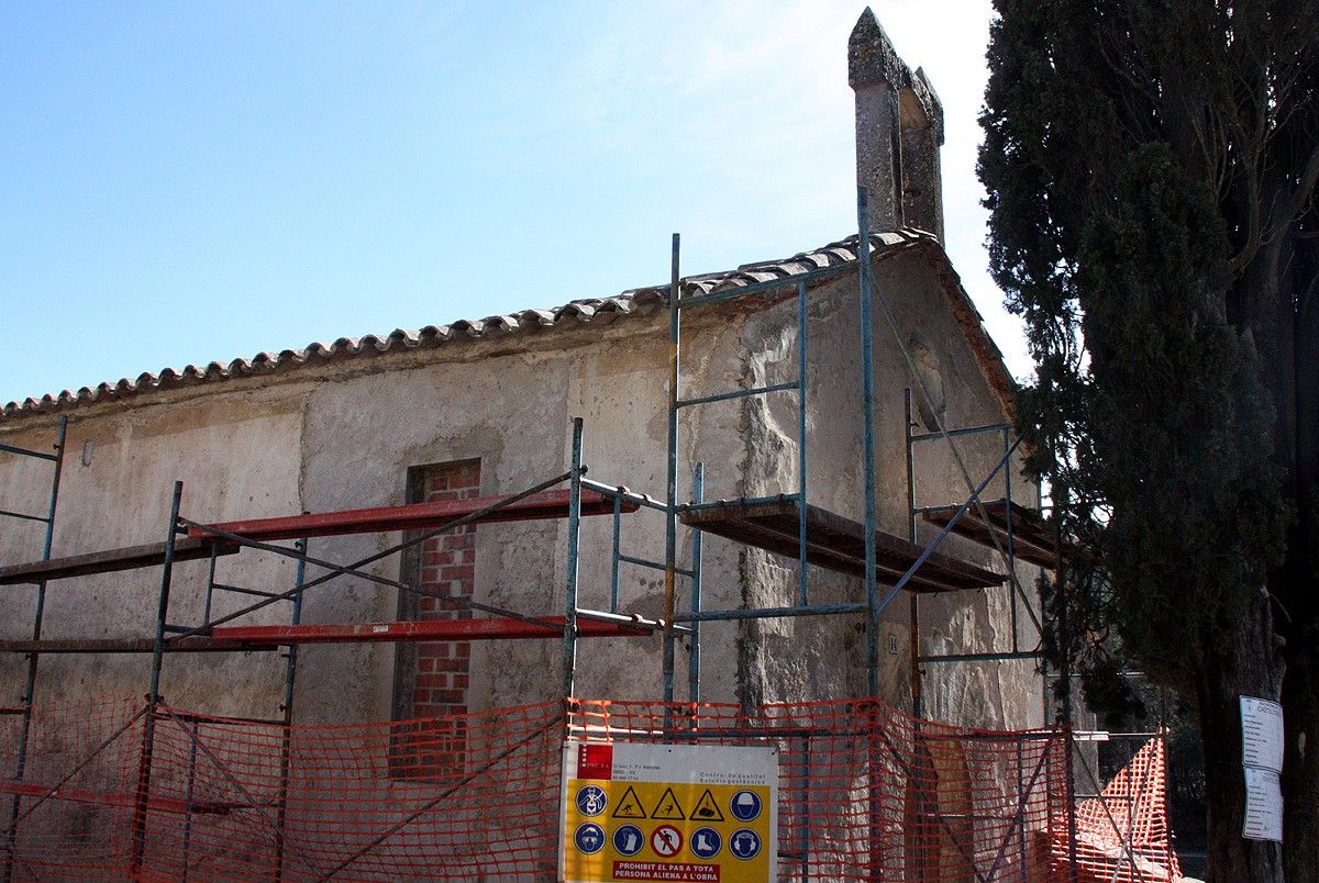 Ermita de Sant Miquel de Castellterçol sense la campana que uns lladres han robat