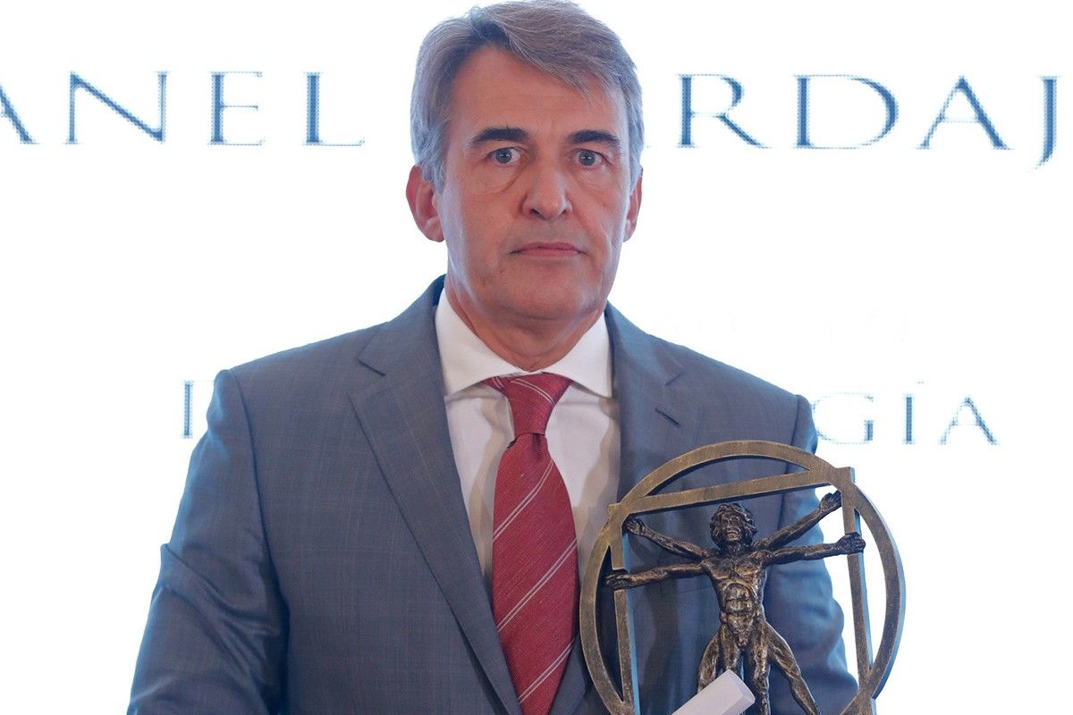 El Dr. Manel Bardají amb el premi