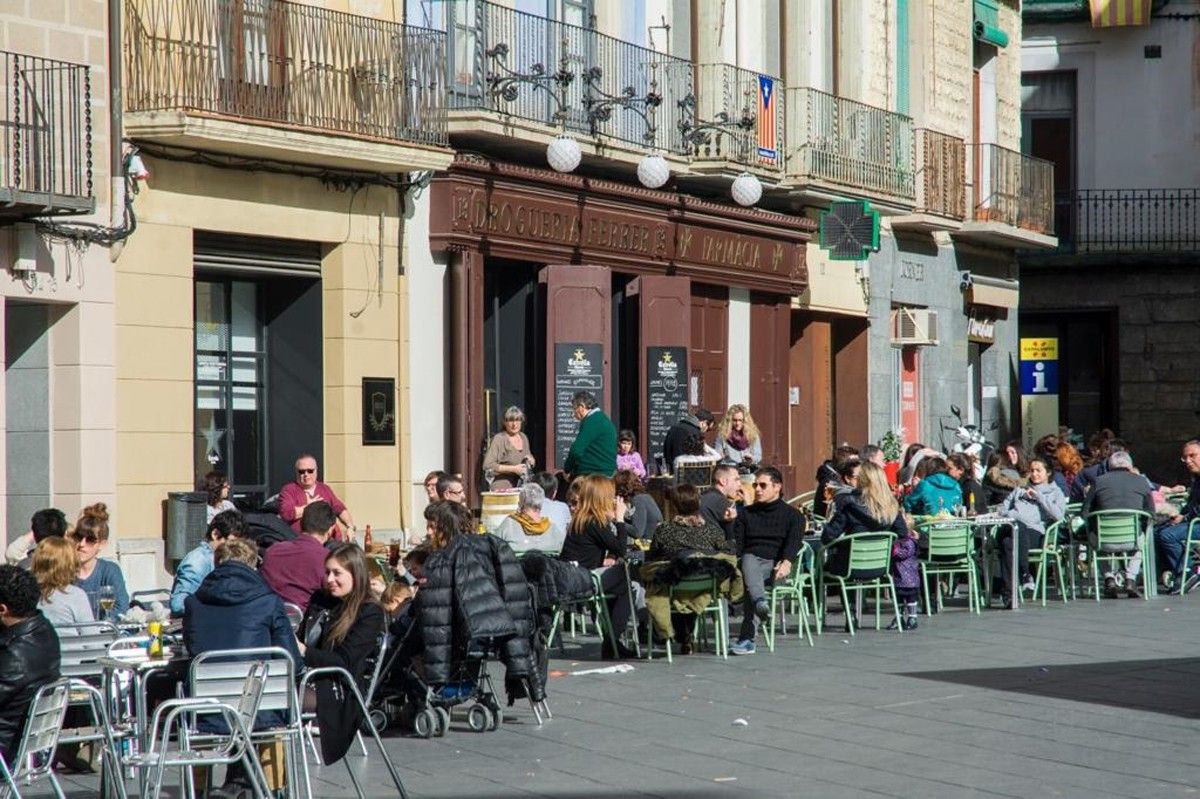 Terrasses de bars a la plaça Major de Manresa