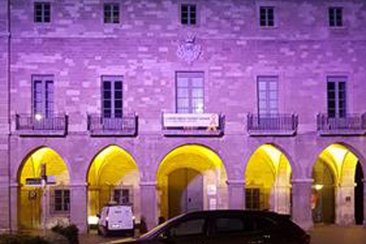 L'Ajuntament de Manresa il·luminarà la façana de lila per commemorar el Dia internacional del Dol Perinatal