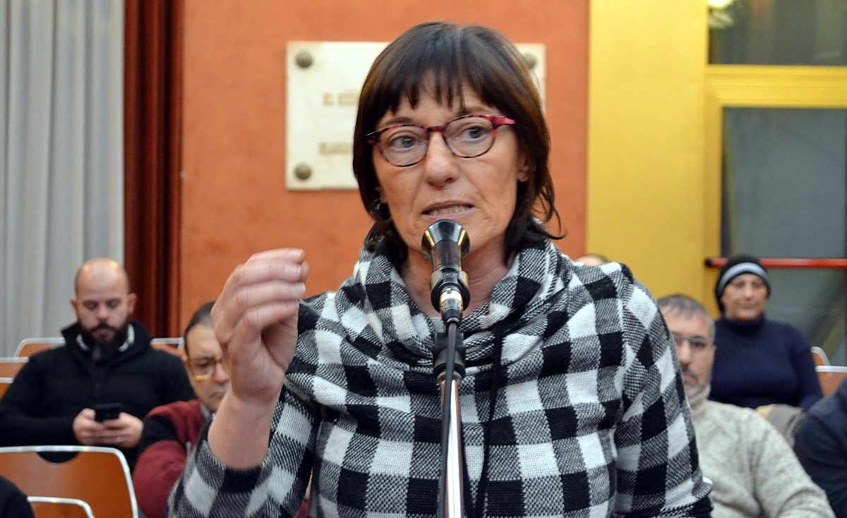 La representant de la PAICAM, Marta Serrés, durant la seva intervenció en el ple