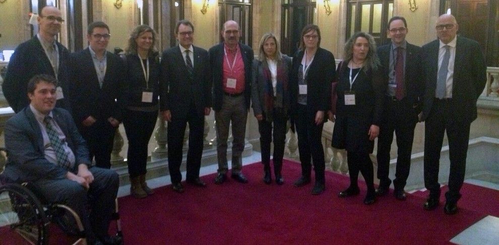 Joan Maria Navarro, al costat d'Artur Mas, amb altres membres de CiU Moià, al Parlament.
