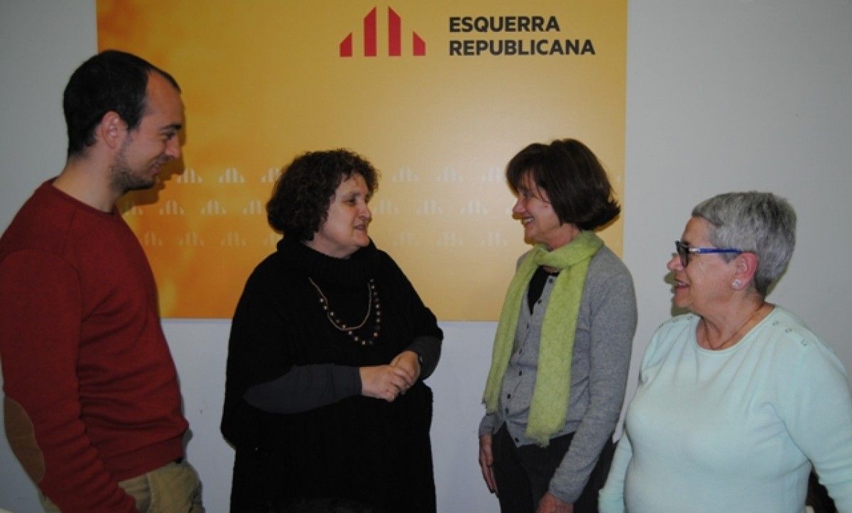 Rosa Serrano (la segona començant per l'esquerra), acompanyada per Pol Huguet, Alba Baltiérrez i Teresa Sánchez
