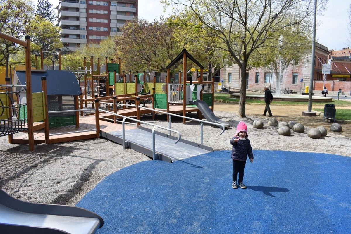 Parc infantil de la plaça Espanya renovat