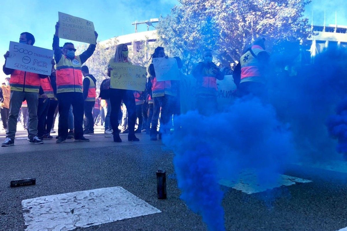 Treballadors del transport sanitari durant una protesta