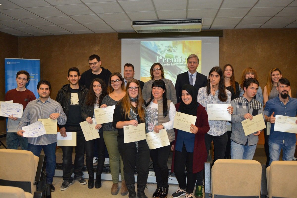 Foto de grup dels estudiants guardonats per la Fundació Lacetània