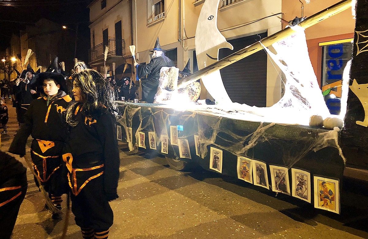 La carrossa guanyadora del Carnaval de Santpedor: La bruixa d'or